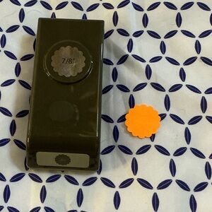 Stampin’ Up! 7/8” Scalloped Circle Paper Punch